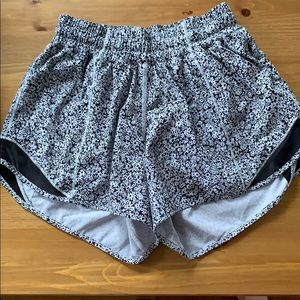 Lululemon Hotty Hot Short Long 4”
